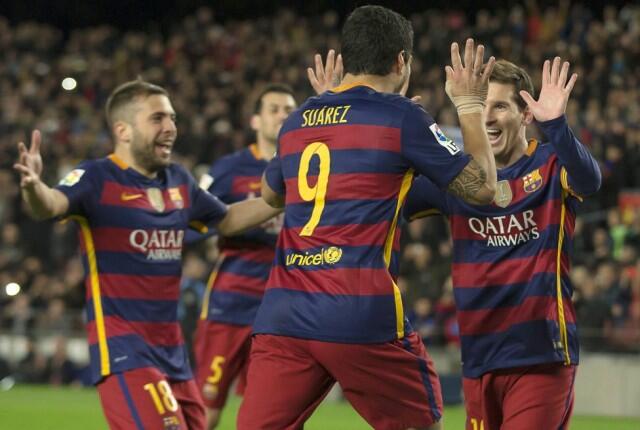 Beginilah aksi umpan penalti Lionel Messi kepada Luis Suarez 