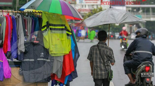 STOP Ngeluh Banjir, Kalau Kreatif Kalian Bisa Untung di Musim Hujan!!