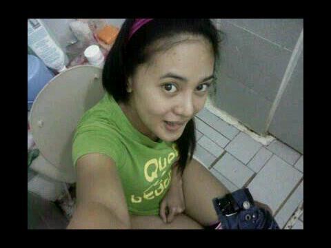Rela Ngumpet dalam Toilet untuk OTT Aksi Mesum Istri