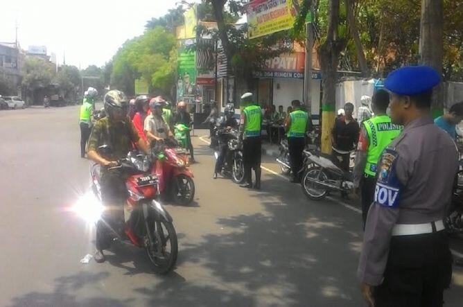 Walah, ambil foto Polisi pas Razia, pengendara ini didenda 250 ribu