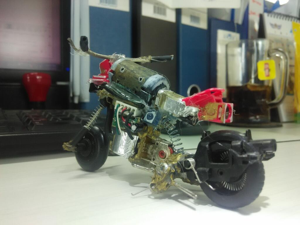 BUTUH WAKTU 3 JAM BIKIN ROBOT DARI KOREK GAS KARYA ANE gan,,,!!