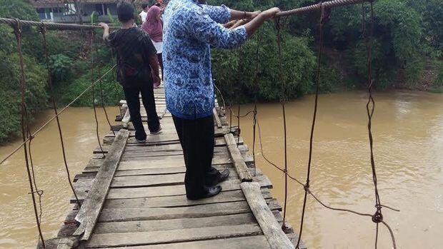 Jembatan Reyot 'Horor' di Banten Ini Diubah Jadi Kinclong