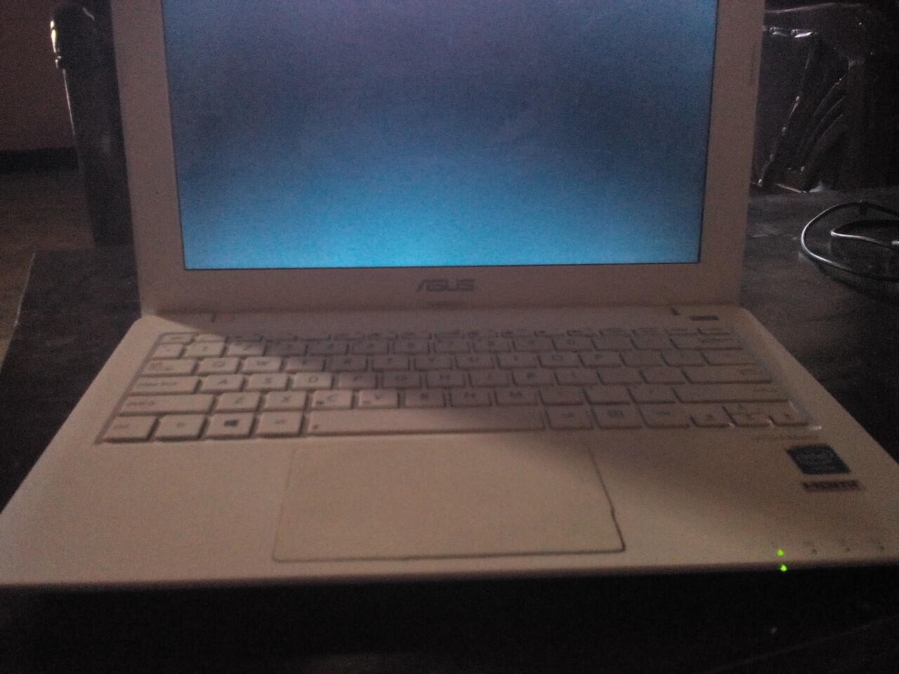 Butuh bantuan laptop blank gan