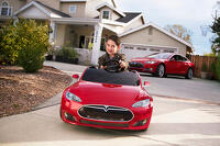 (Sayang anak) Mobil miniatur Tesla model S untuk anak2 