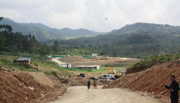 WOOOWW !!! Harga Jalan Trans Papua Rp 15 Miliar Per Kilometer