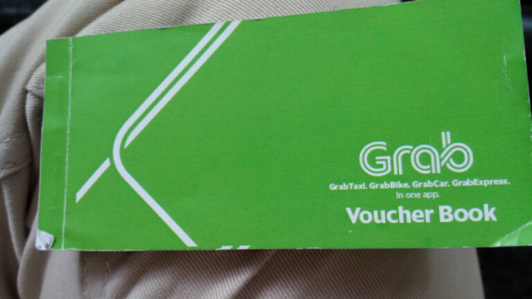 tim marketing GRAb indonesia sampah