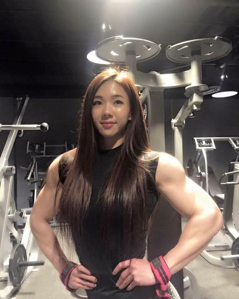 CANTIK SIH... TAPI...??? BERANI LAWAN MEREKA ???