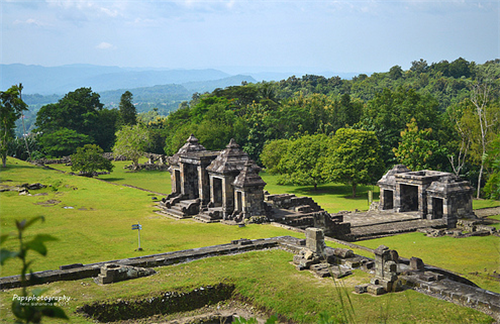 Bukit Penuh Kedamaian