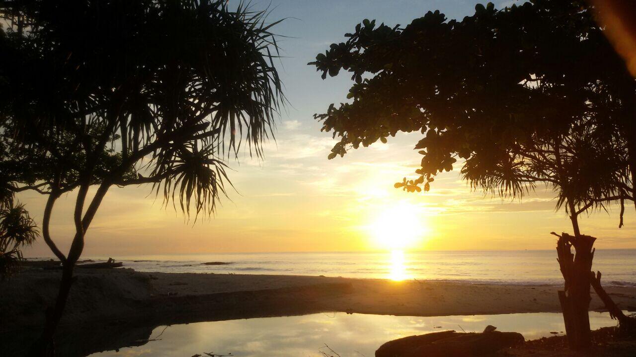 hidden paradise di tanjung lesung n batu hideung gan..