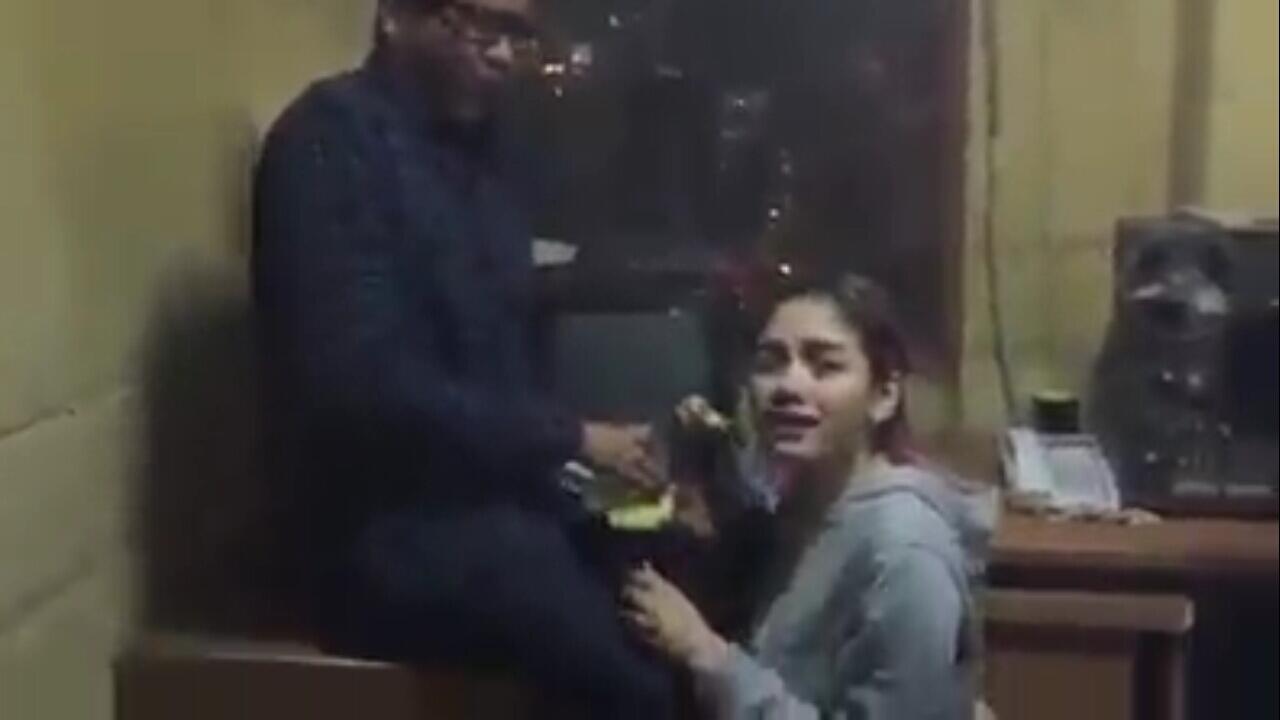 Kelakuan si nikita mirzani (Hot Kaya' Makan Rujak)