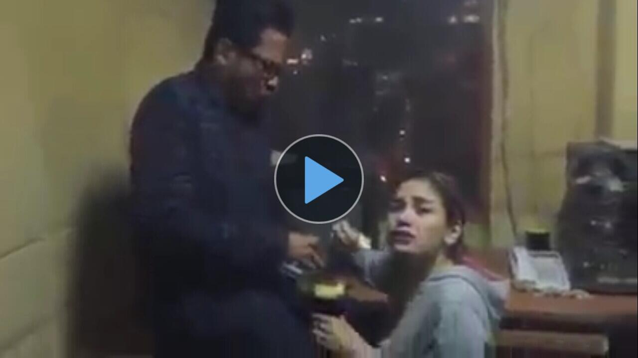 Kelakuan si nikita mirzani (Hot Kaya' Makan Rujak)
