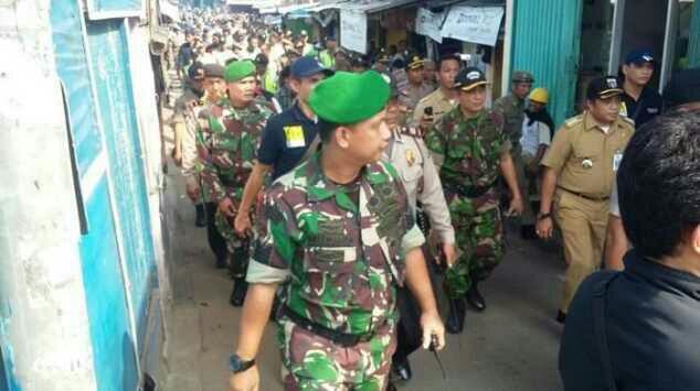 Dikepung Aparat, Warga Kalijodo "Shock"