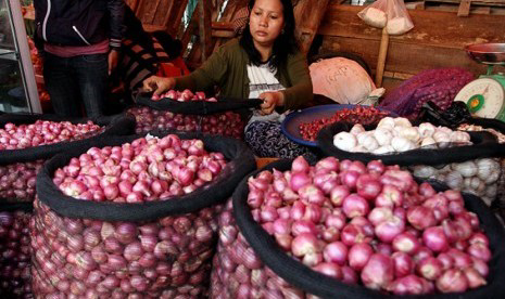 Sekilas info : TNI Amankan 24 Ton Bawang Merah Asal India dan Malaysia... !!