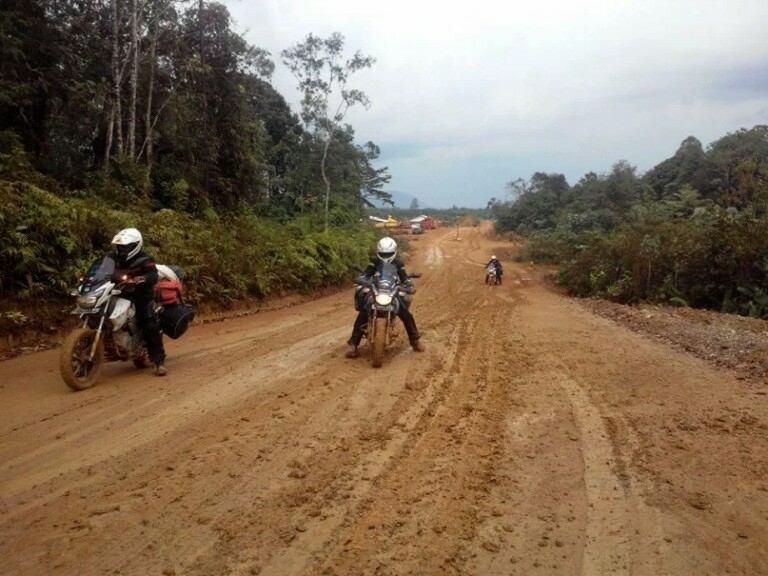 Kenali Gan Model-Model Jalan yang Muncul di Musim Hujan dan Cara Mengatasinya