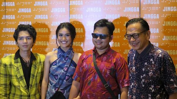 Warna-Warni Persahabatan Tuna Netra dalam Film Jingga
