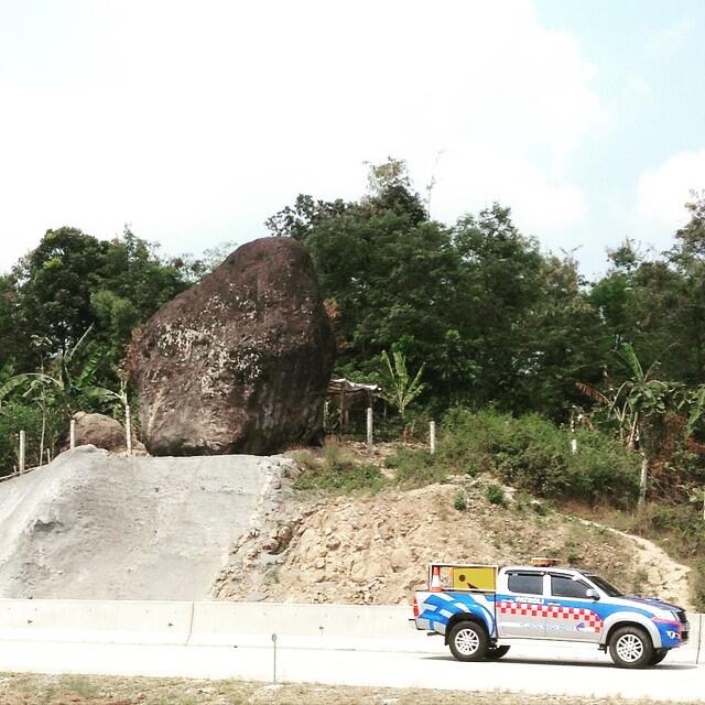 Pemandangan Tidak Lazim Dari Proyek Besar