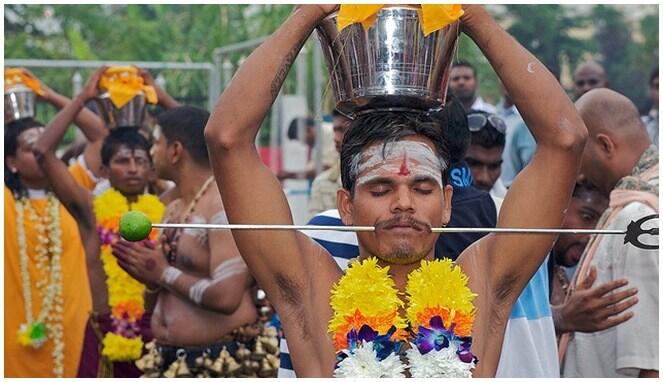 5 Tradisi dan Ritual Gila di India