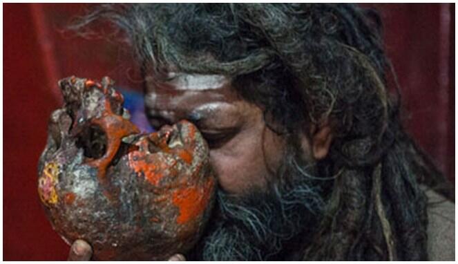5 Tradisi dan Ritual Gila di India