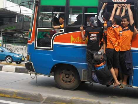 TIPE AGAN - AGANWATI DILIHAT DARI CARA BERANGKAT KE SEKOLAH