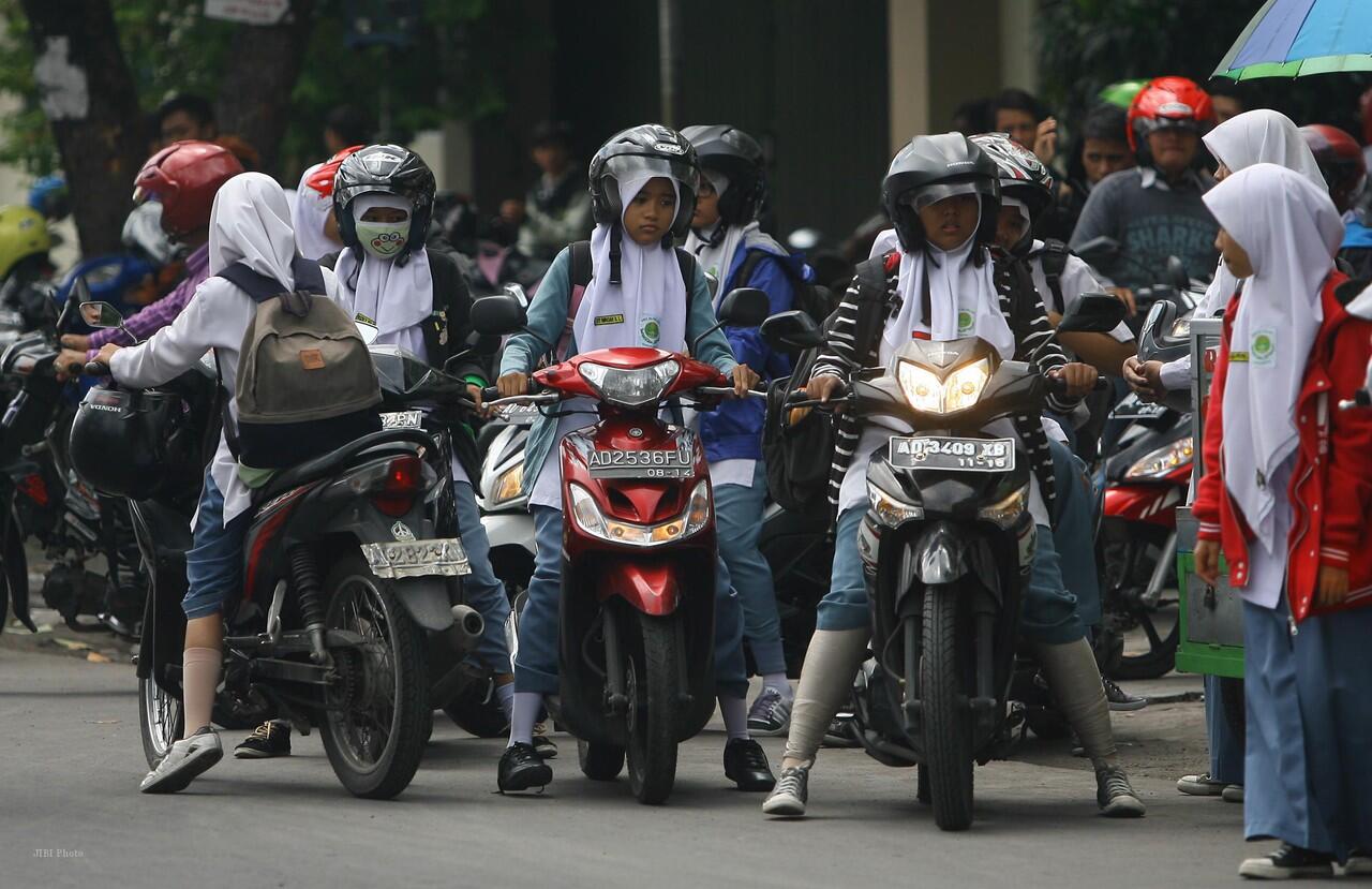TIPE AGAN - AGANWATI DILIHAT DARI CARA BERANGKAT KE SEKOLAH