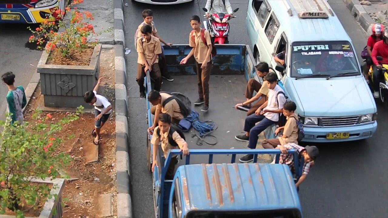 TIPE AGAN - AGANWATI DILIHAT DARI CARA BERANGKAT KE SEKOLAH