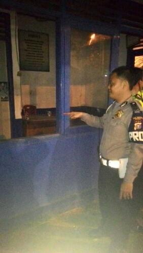 Puluhan OTK Bersenjata Serang Pos Gurindam di Jalan Riau, 2 Polisi Nyaris jadi Korban