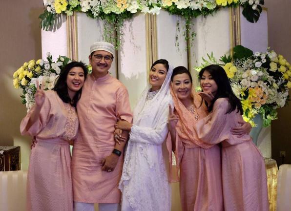 Zivanna Letisha Resmi Lepas Masa Lajang
