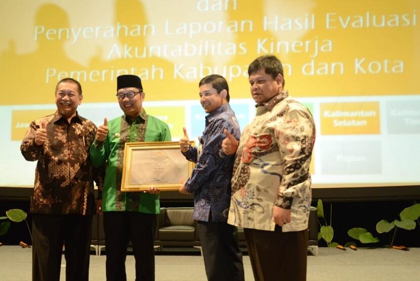 Raih Pemerintahan Terbaik, Ridwan Kamil: Enggak Usah Marah-Marah, Cukup Ngobrol