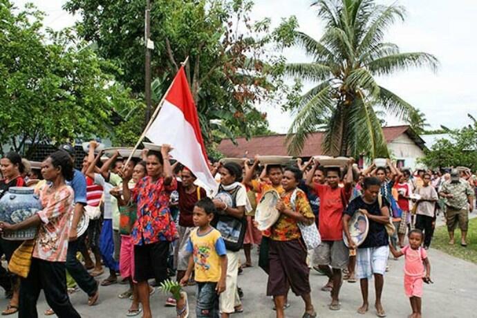 TRADISI UNIK DAN EKSTREM DI PAPUA !!!