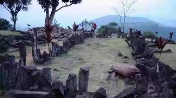 Piramida Tertua Di Muka Bumi Ternyata Di Indonesia
