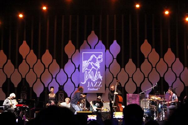 Java Jazz Festival 2016 : Liat Musisi Legendaris Langsung Di Depan Mata Agan!