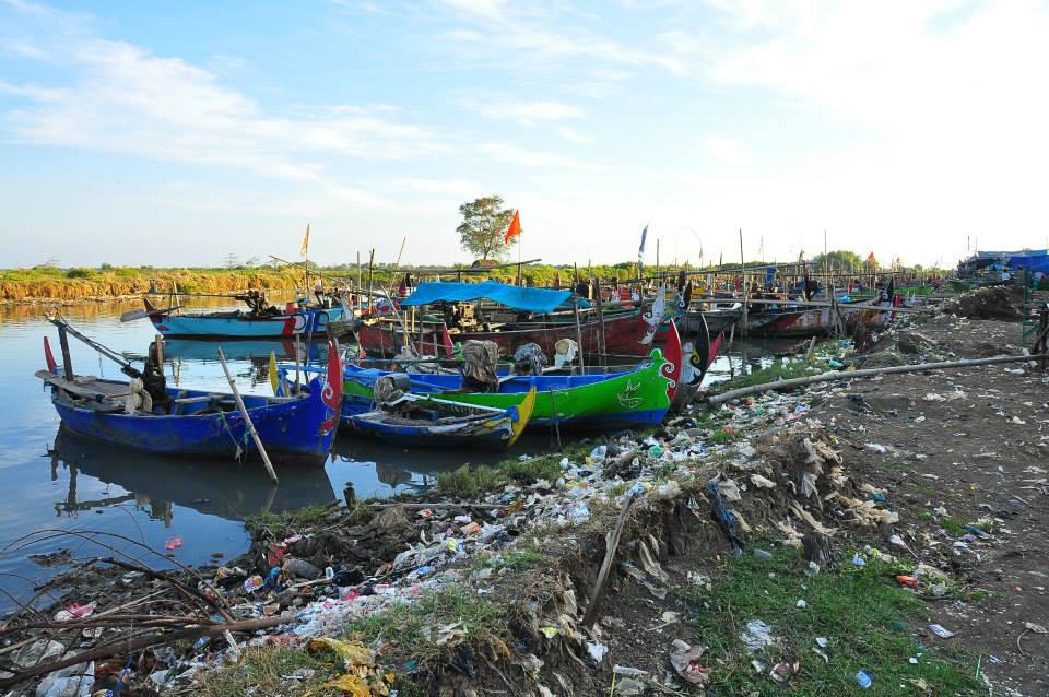 Bandengan tempat penangkaran ikan yang terbengkalai 
