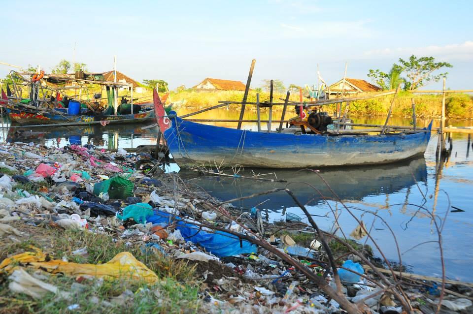 Bandengan tempat penangkaran ikan yang terbengkalai 