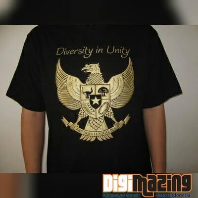 Kerenya kaos menggunakan sablon Rubber Emas!