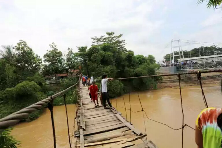 Jembatan Reyot 'Horor' di Banten Ini Diubah Jadi Kinclong