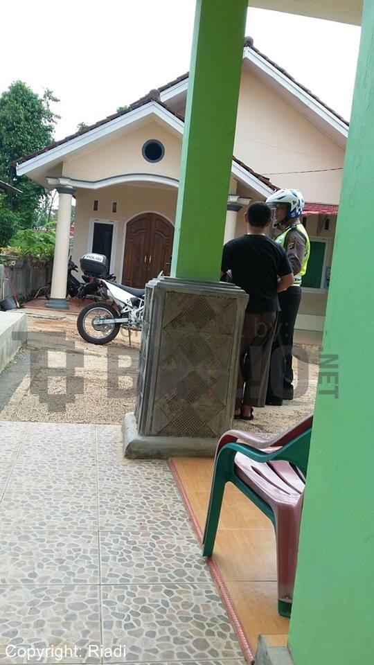 Pertama dalam sejarah, pemotor ini ditilang di depan rumah sendiri