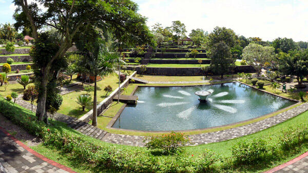 5 Tempat di Lombok Ini Bikin Hari Agan Serasa Valentine Setiap Hari!