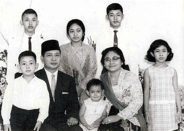 Kehangatan Para Presiden Indonesia Dalam Bingkai Foto Keluarga