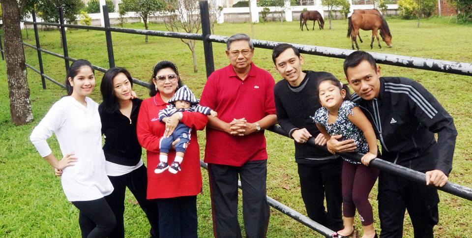 Kehangatan Para Presiden Indonesia Dalam Bingkai Foto Keluarga