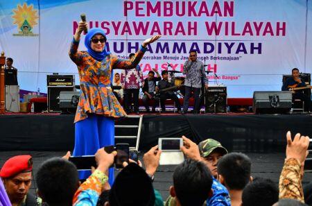 PAN Pertimbangkan Desi Ratnasari dan Eko Patrio Jadi Cagub DKI