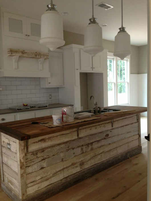 Rustic itu keren gan.(buat lo lo yang gatau rustic industrial)