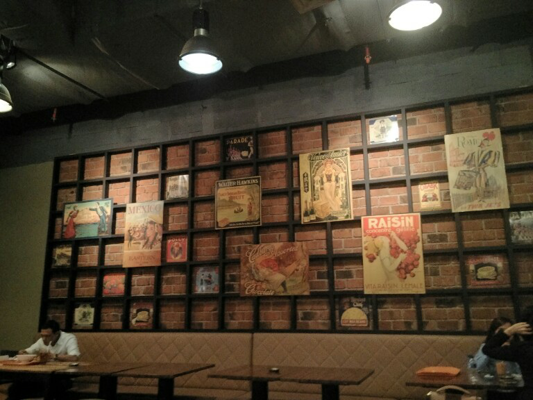 Rustic itu keren gan.(buat lo lo yang gatau rustic industrial)