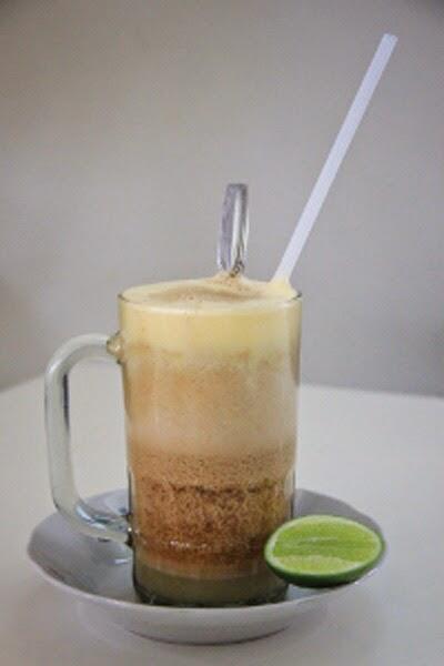 Teh Talua (teh telur bahasa Indonesianya)