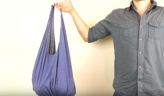 Gak perlu bayar buat tas belanja, bisa dibuat dari kaos bekas!