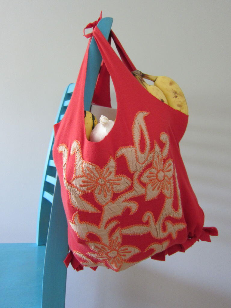 Gak perlu bayar buat tas belanja, bisa dibuat dari kaos bekas!