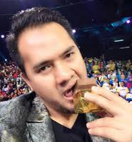 &#91;pict&#93; Saipul Jamil Senam Bareng Tahanan di Sel