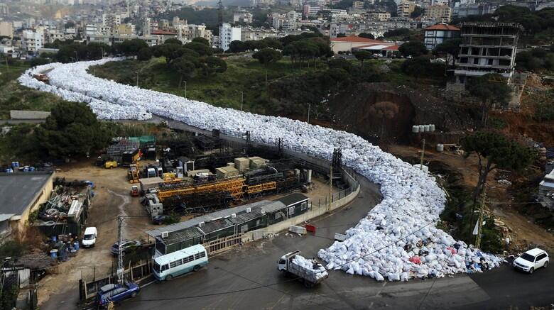 Penampakan Tumpukan Sampah di Lebanon