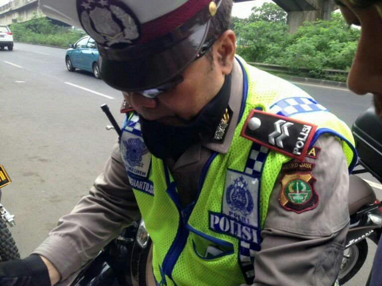 Sudah ada surat keterangan hilang SIM dan STNK, Polisi ini tetap minta 200 ribu