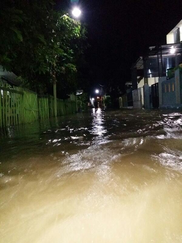 &#91;KOMBAT&#93; Hampir Seluruh Kawasan Sampang Kota Terendam Banjir