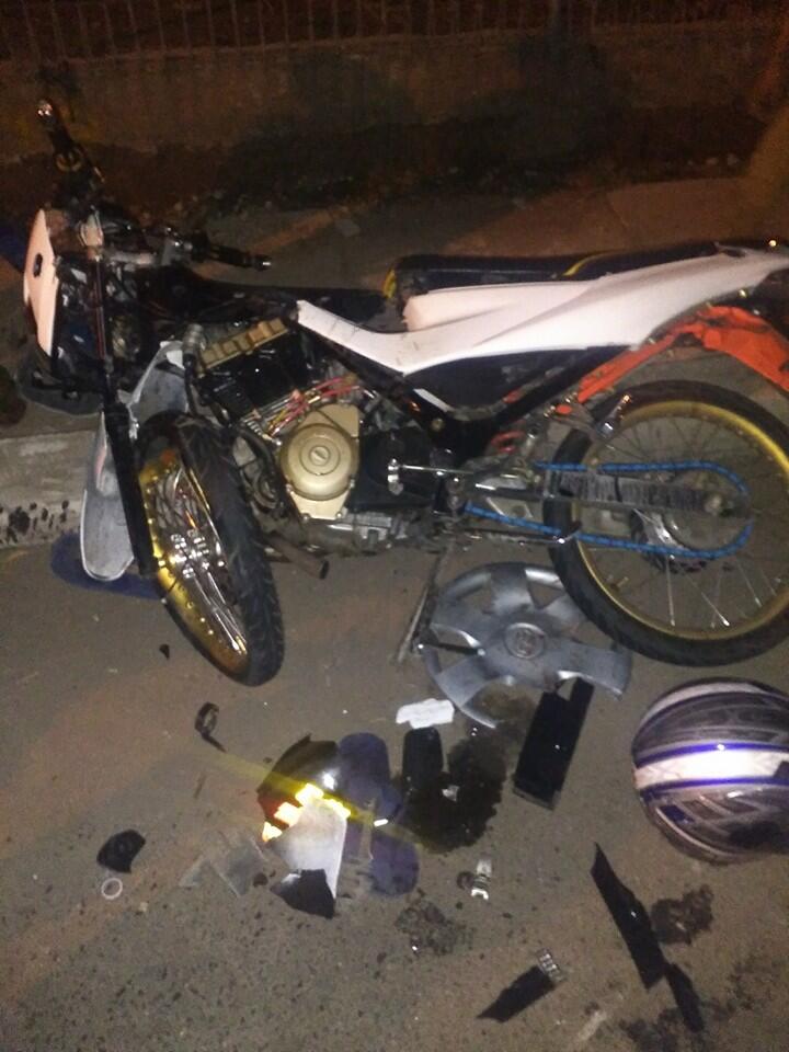Kecelakaan antara Mobil Avanza vs Motor Satria FU Terjadi Di Buaran 2 Jakarta Timur